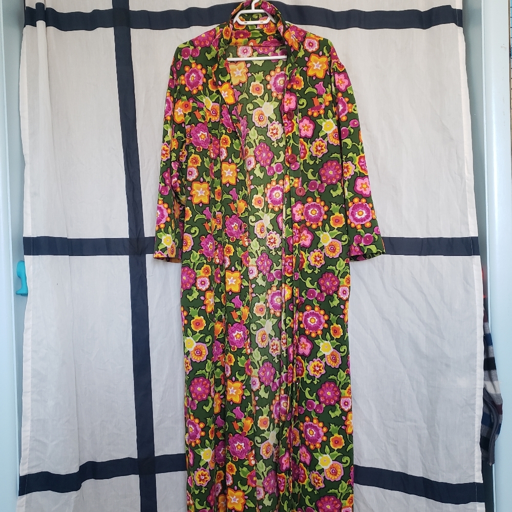 Vintage house coat dress button robe XL pockets